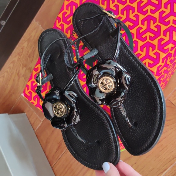 Gorgeous Tory Burch sandals - Picture 2 of 5